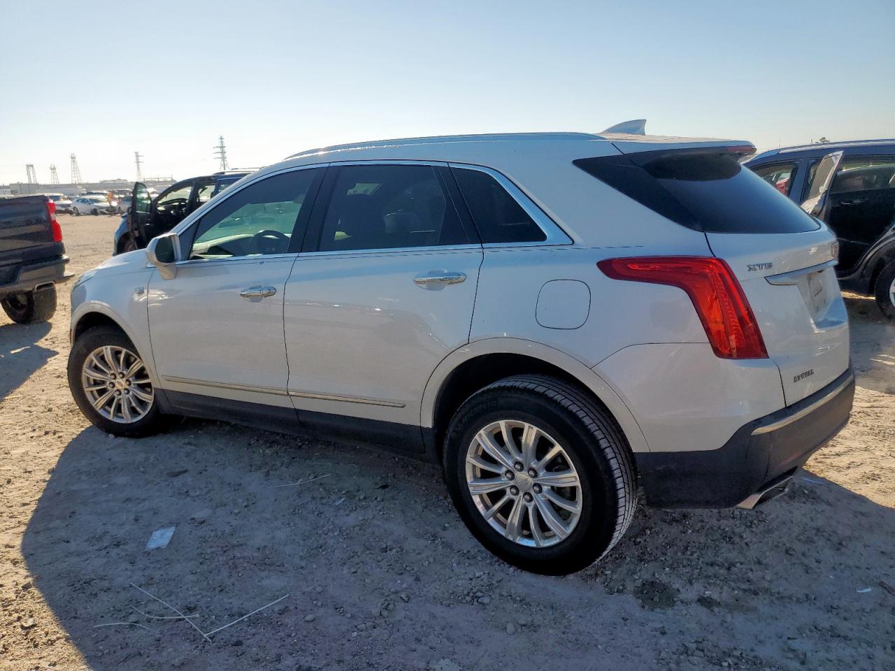 2019 CADILLAC XT5 photo 2