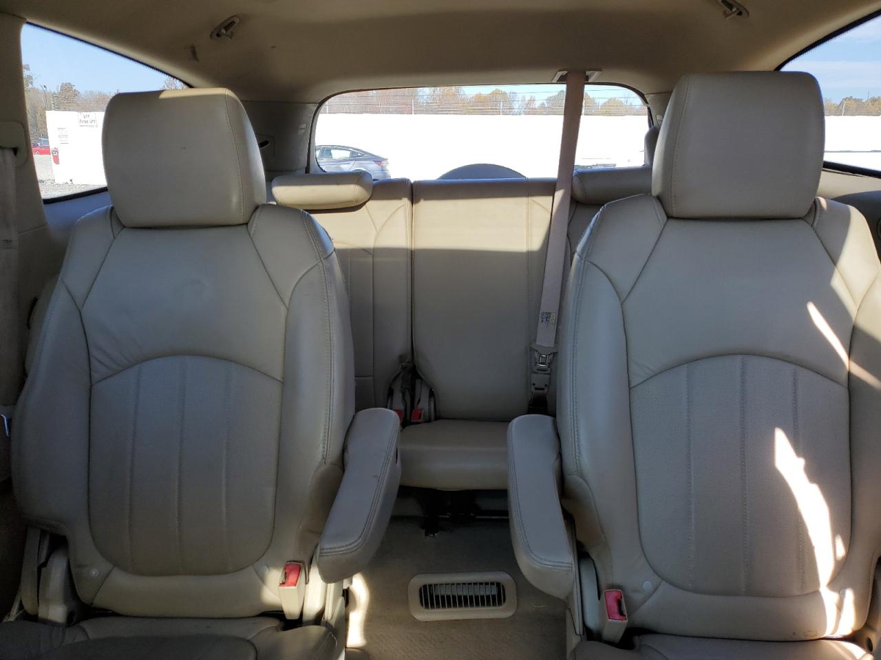 2011 BUICK ENCLAVE CXL photo 19