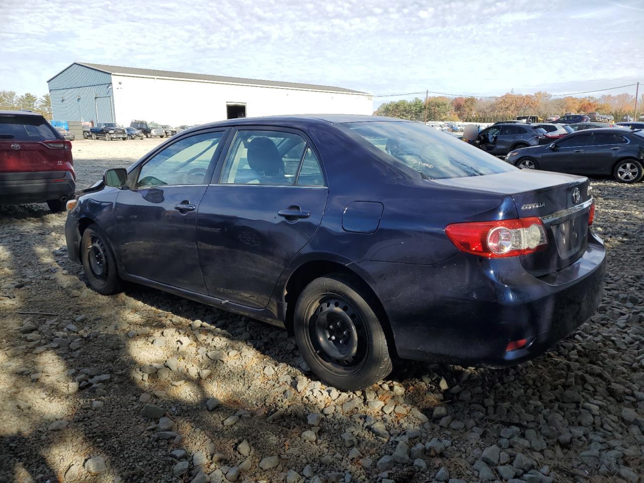 2013 TOYOTA COROLLA BASE photo 3