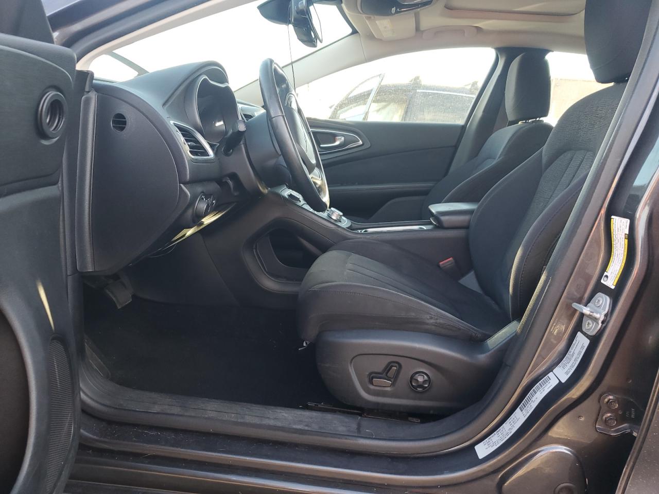 2015 CHRYSLER 200 LIMITED photo 19