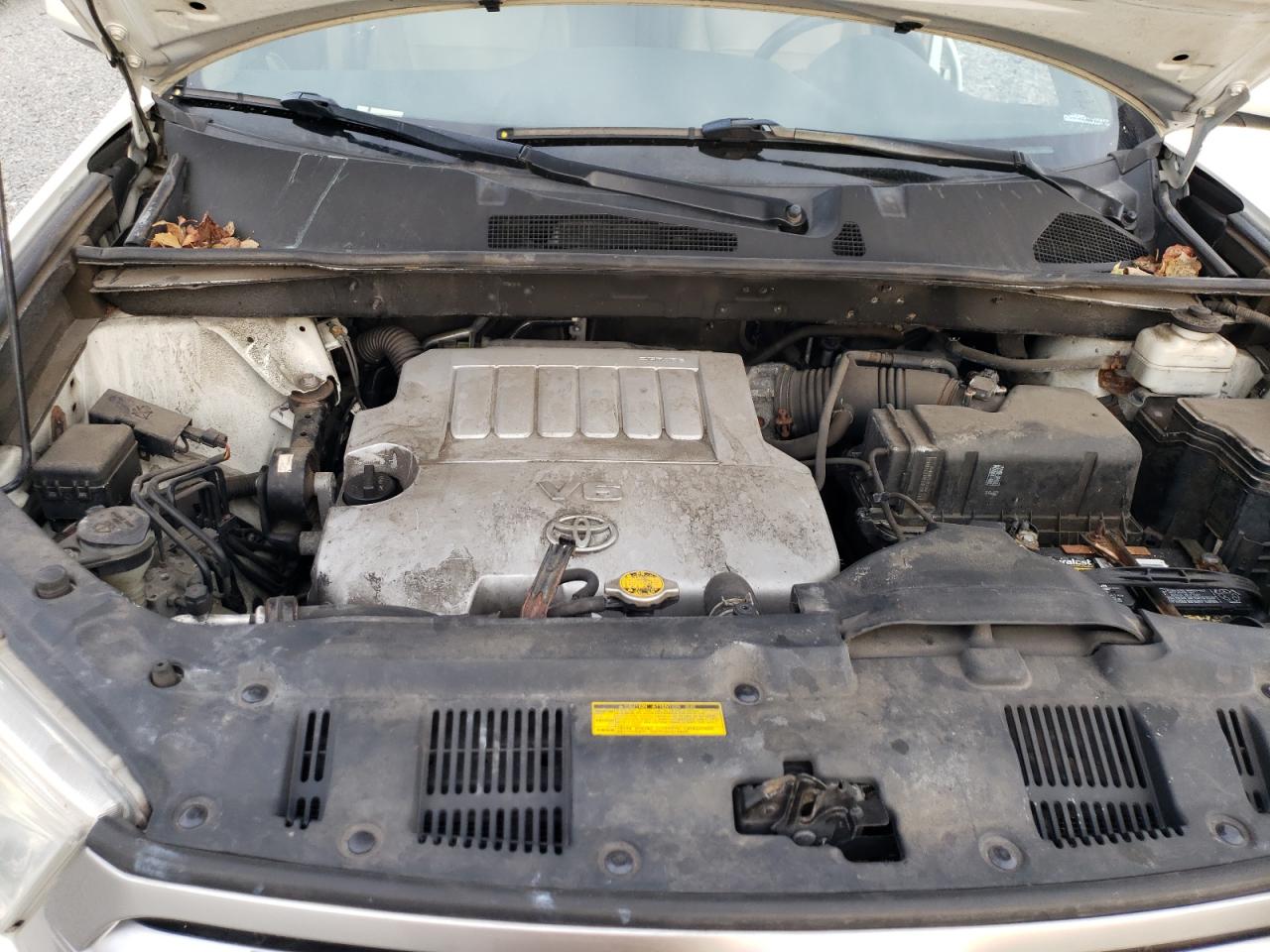 2012 TOYOTA HIGHLANDER BASE photo 12