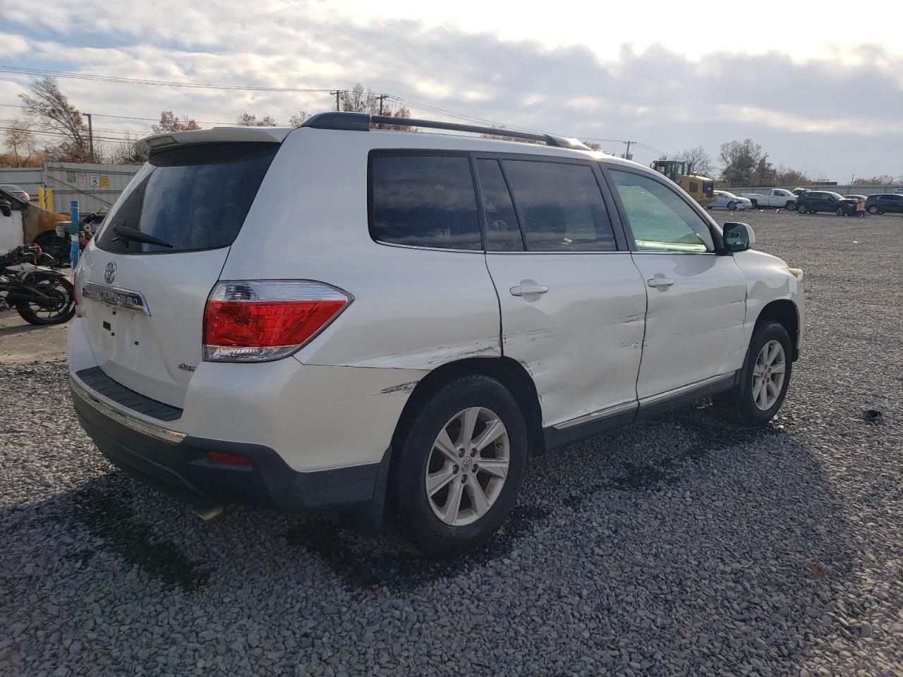 2012 TOYOTA HIGHLANDER BASE photo 3