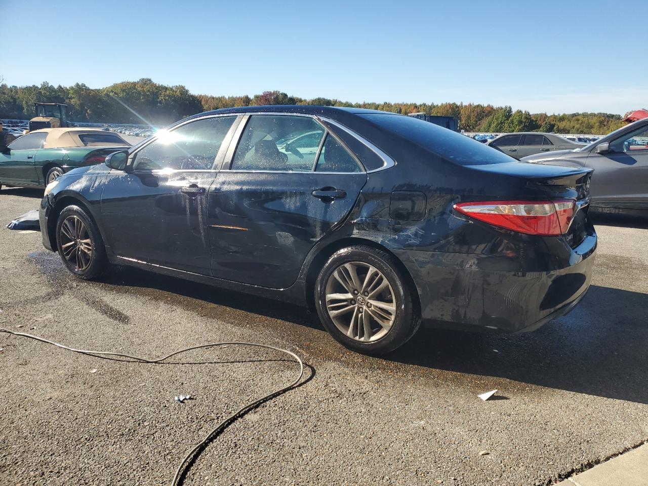 2015 TOYOTA CAMRY SE photo 4
