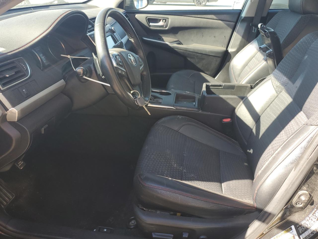 2015 TOYOTA CAMRY SE photo 19