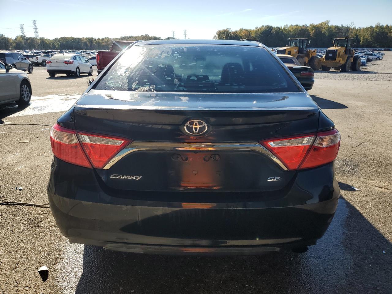 2015 TOYOTA CAMRY SE photo 16