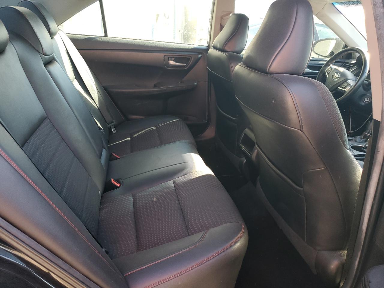 2015 TOYOTA CAMRY SE photo 28