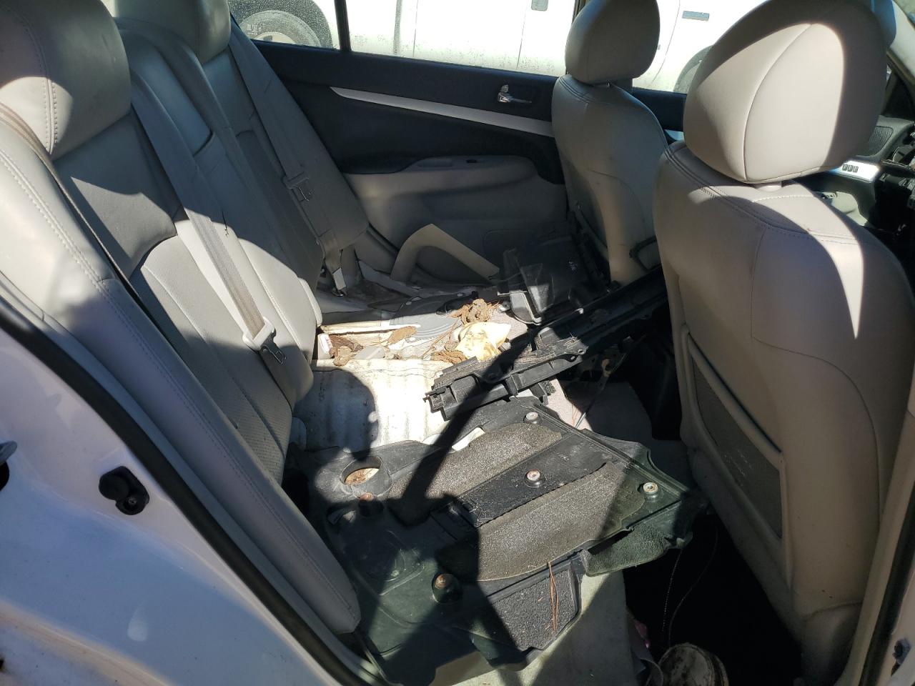 2009 INFINITI G37 photo 28