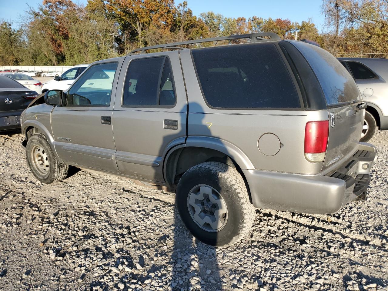 2004 CHEVROLET BLAZER photo 2