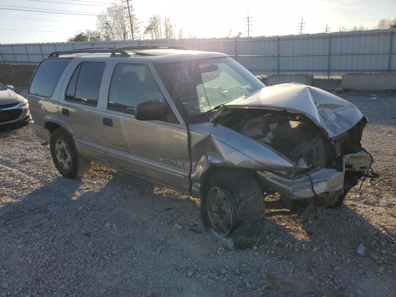 2004 CHEVROLET BLAZER photo 4