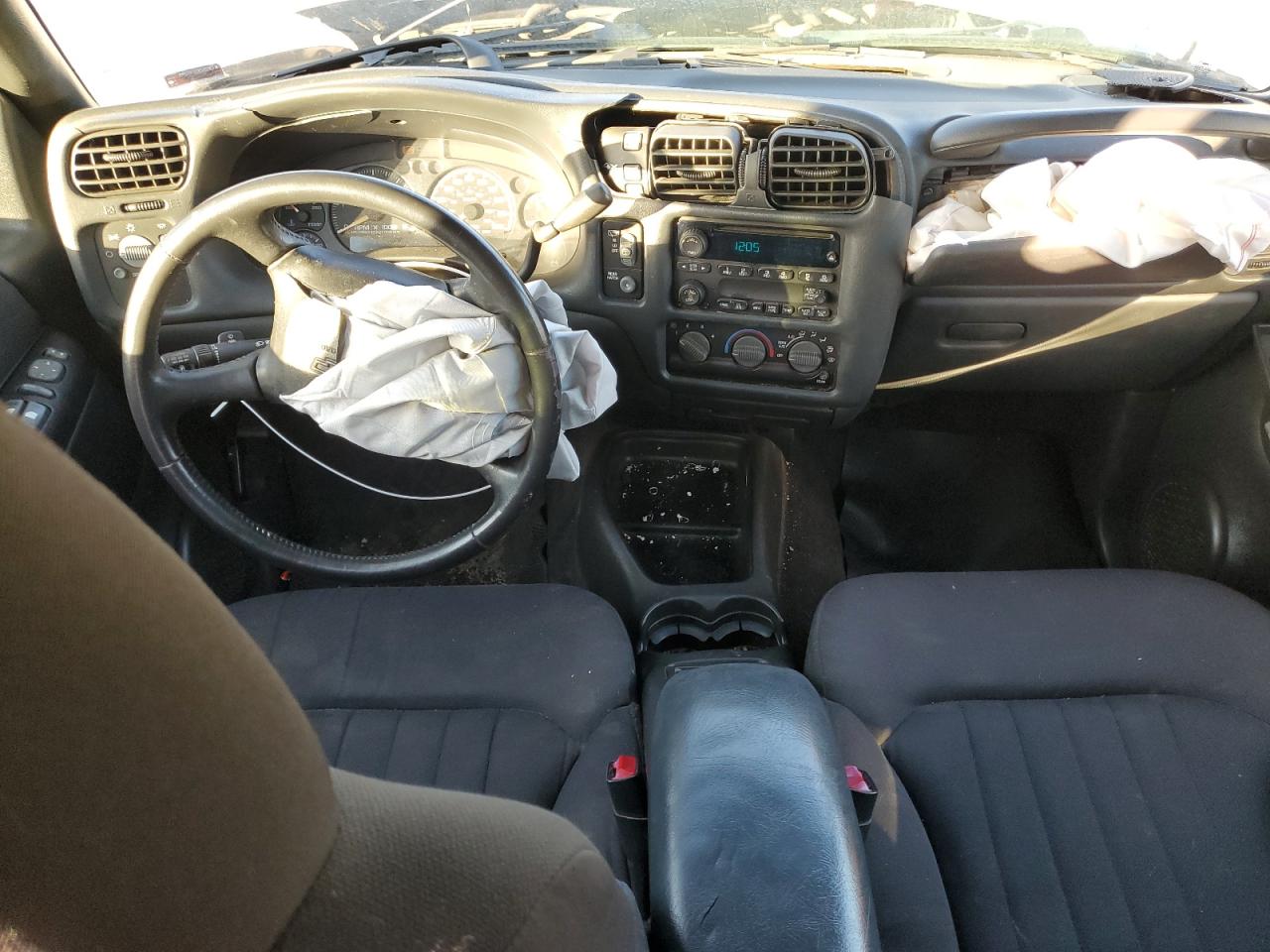 2004 CHEVROLET BLAZER photo 8
