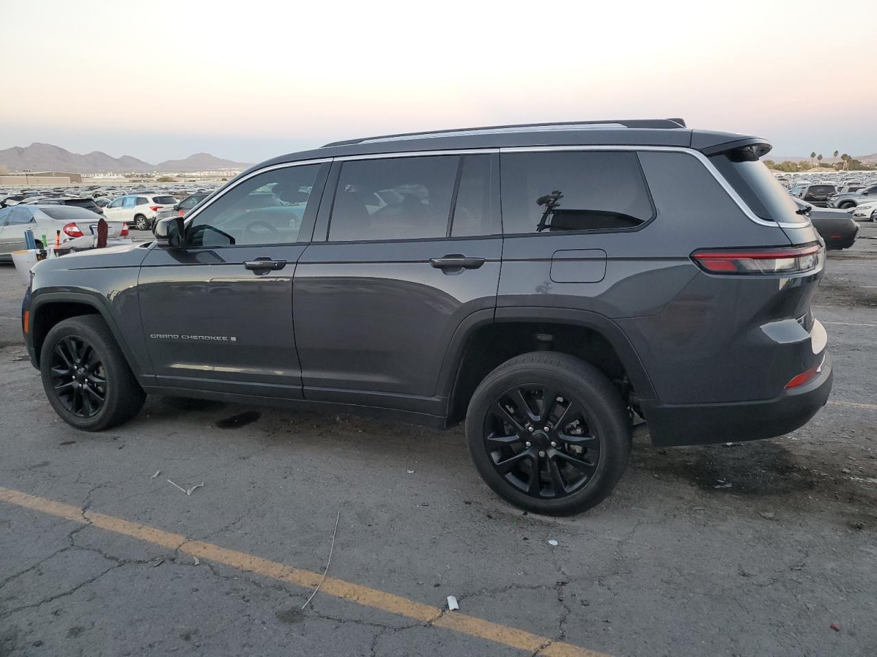 2022 JEEP GRAND CHEROKEE L LIMITED photo 4