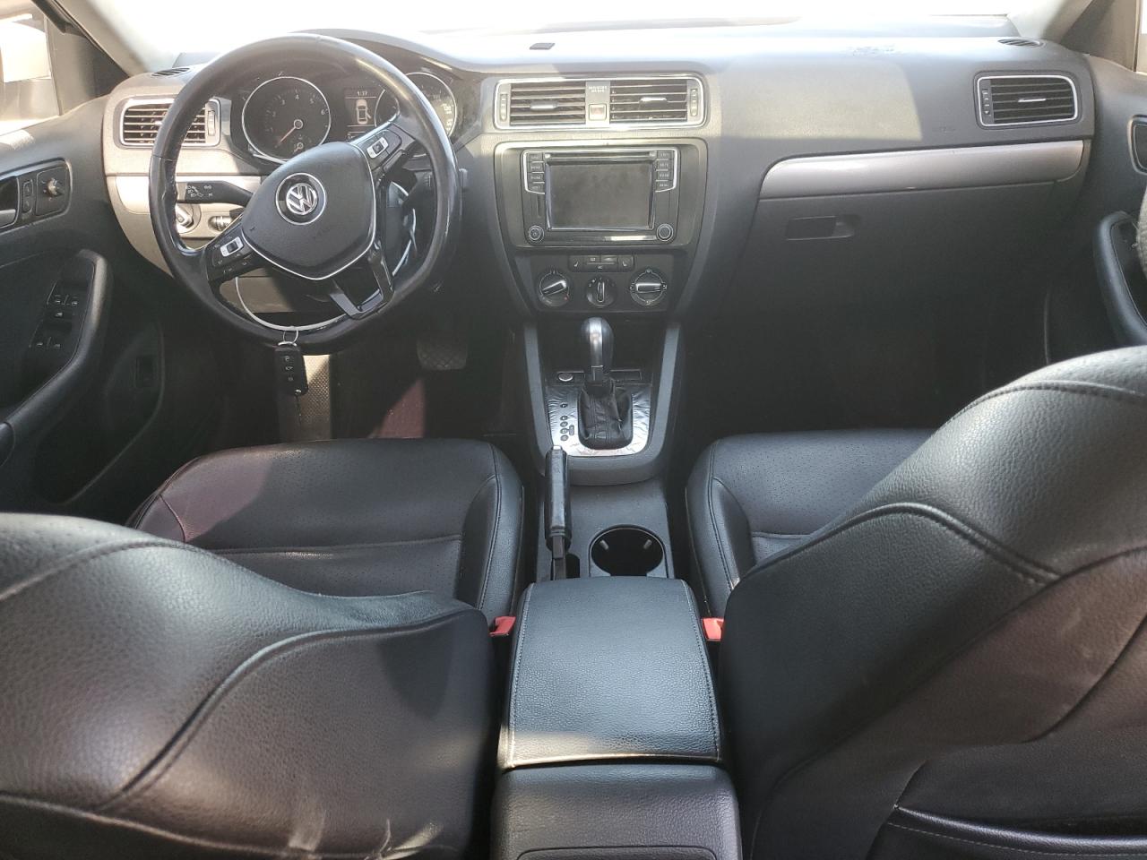 2017 VOLKSWAGEN JETTA SE photo 8