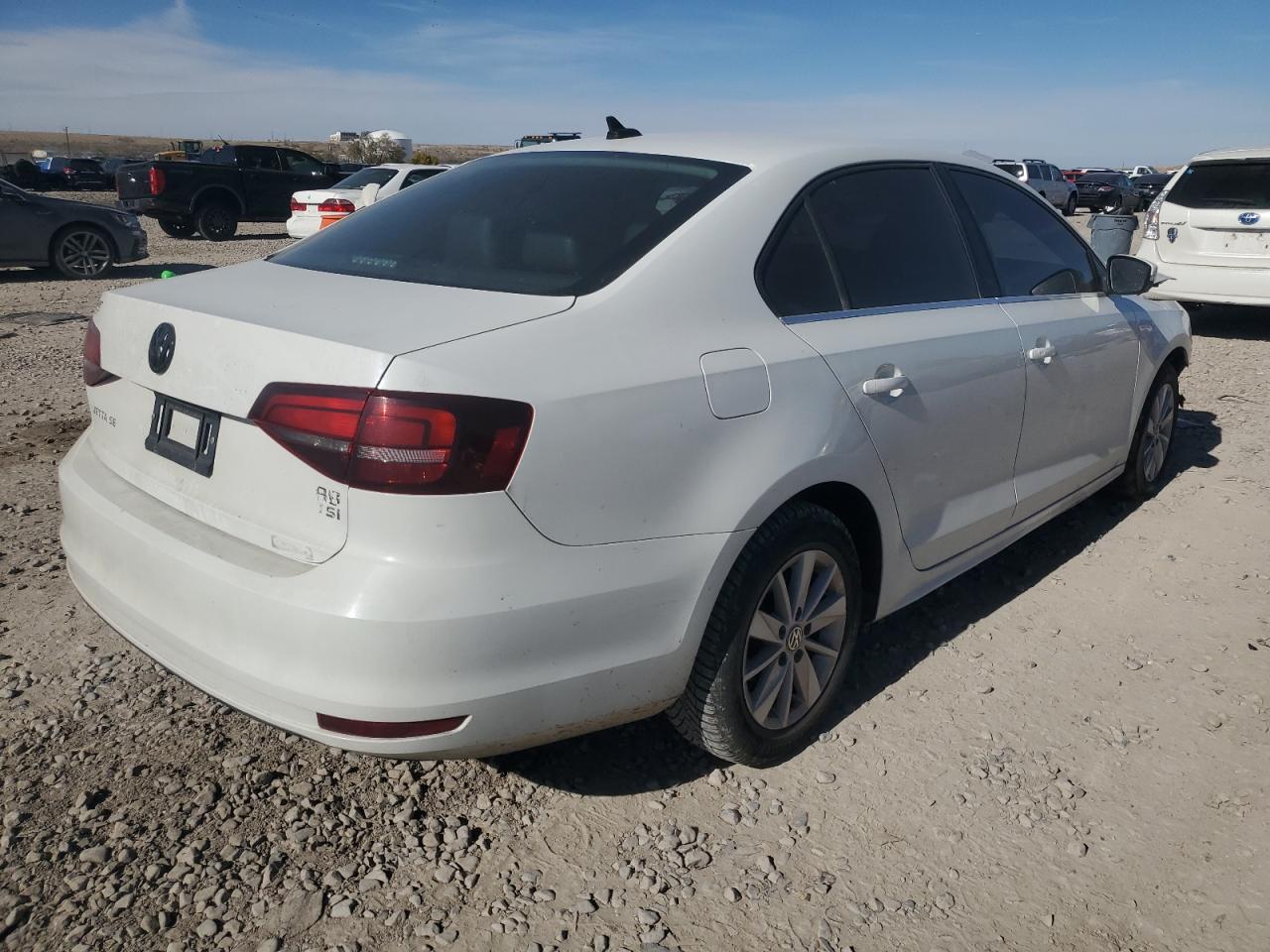 2017 VOLKSWAGEN JETTA SE photo 3