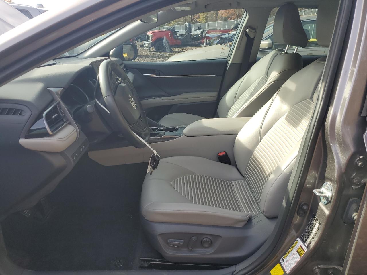 2021 TOYOTA CAMRY SE photo 13
