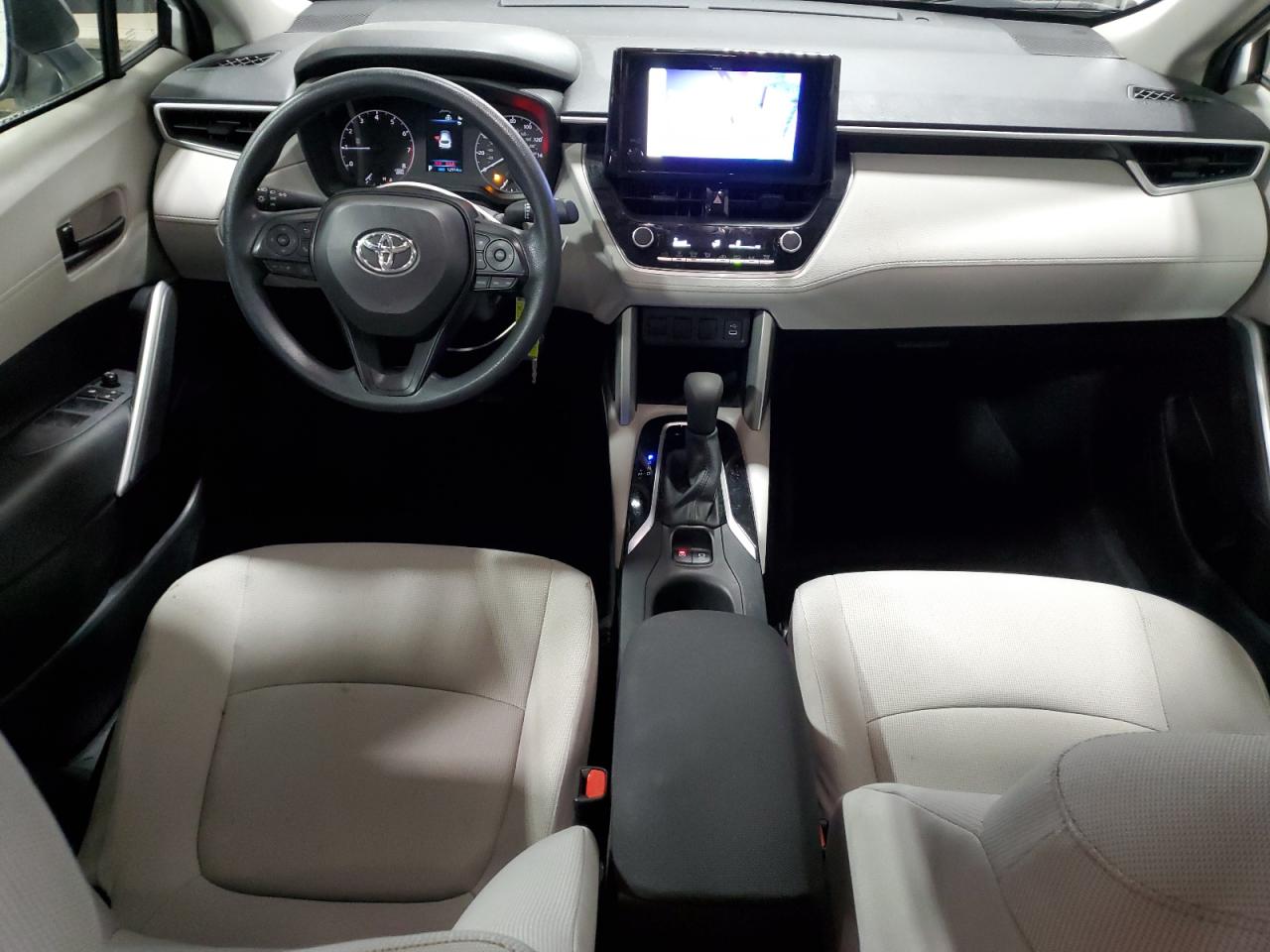 2024 TOYOTA COROLLA CROSS L photo 8