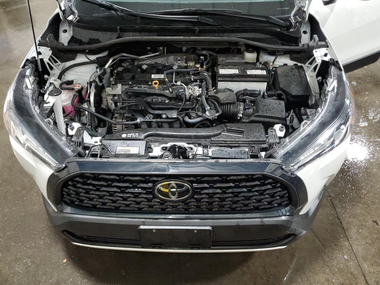 2024 TOYOTA COROLLA CROSS L photo 12