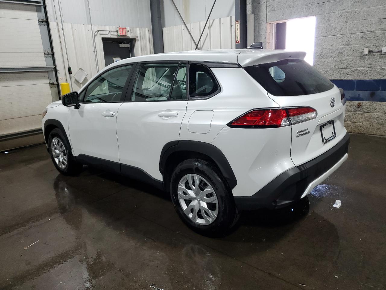 2024 TOYOTA COROLLA CROSS L photo 2