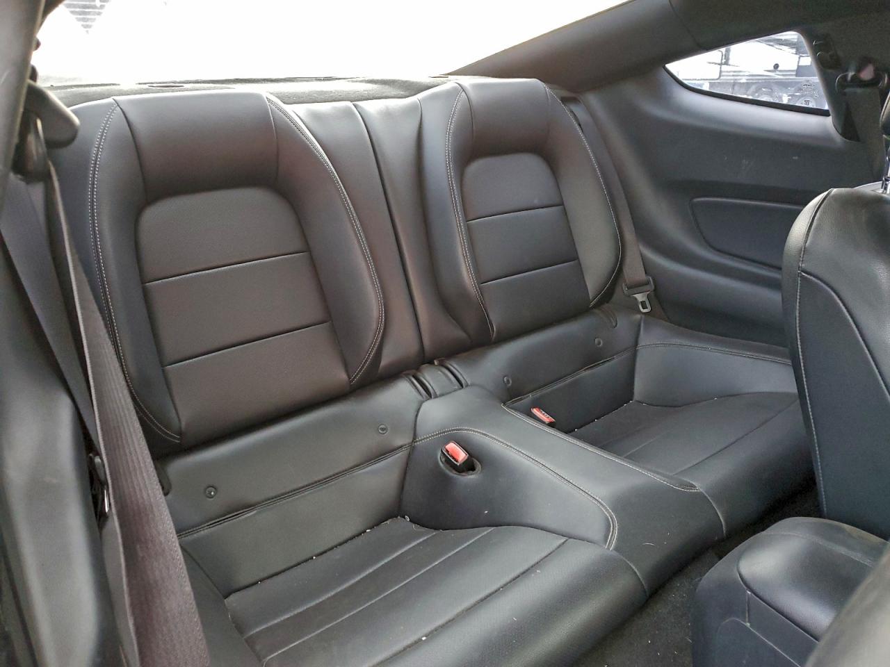 2015 FORD MUSTANG photo 19