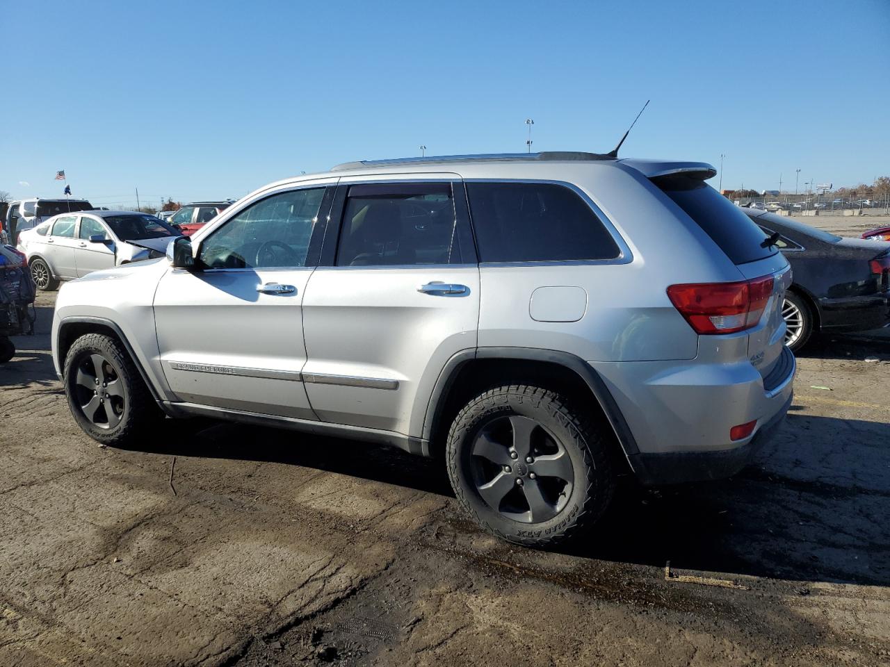 2011 JEEP GRAND CHEROKEE LIMITED photo 4