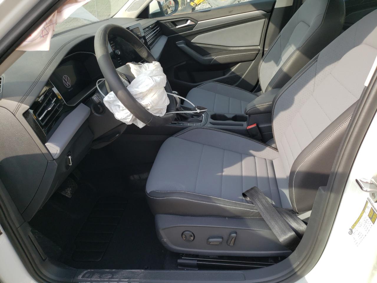 2025 VOLKSWAGEN JETTA SE photo 13