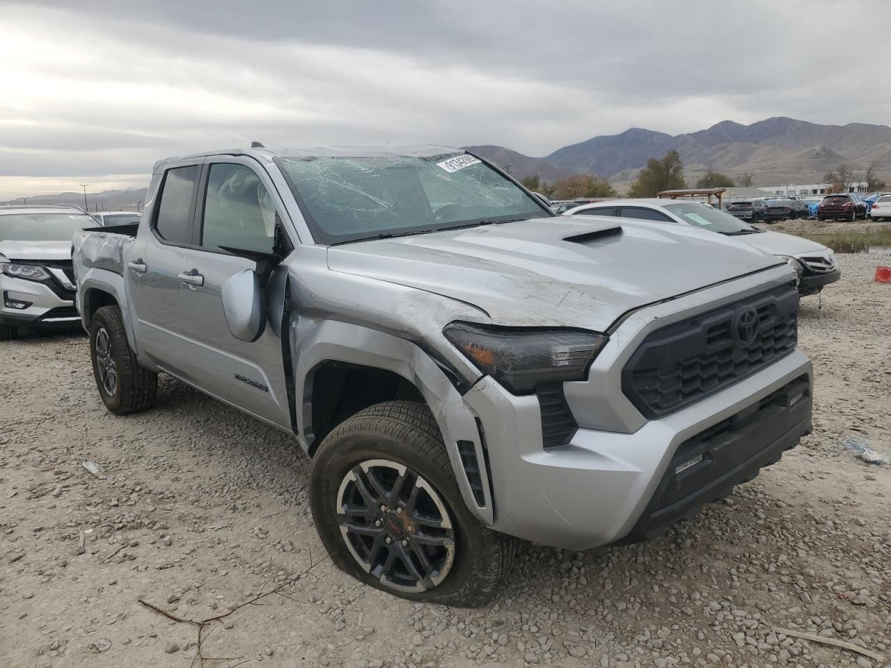 2025 TOYOTA TACOMA photo 4
