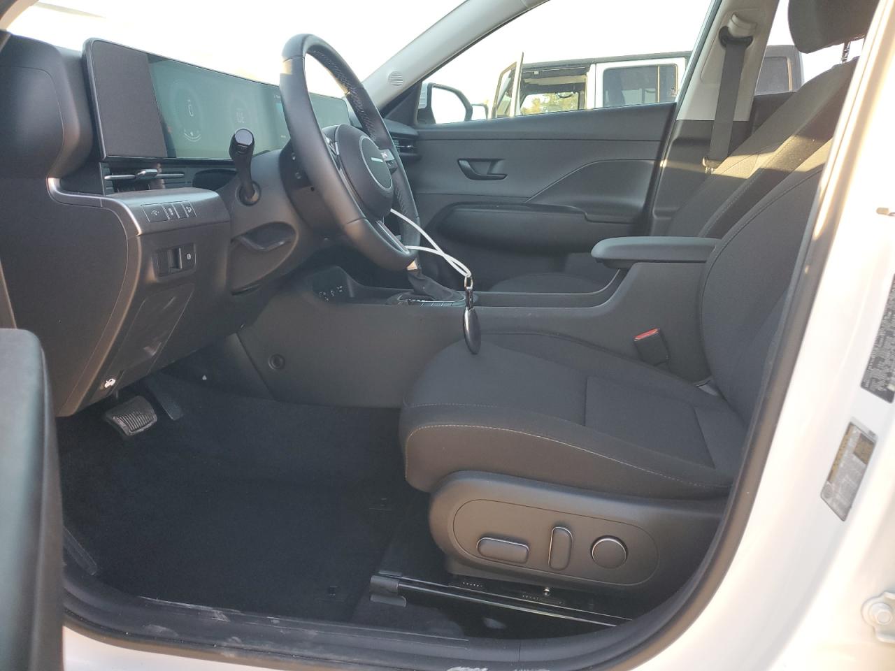 2024 HYUNDAI KONA SEL photo 7