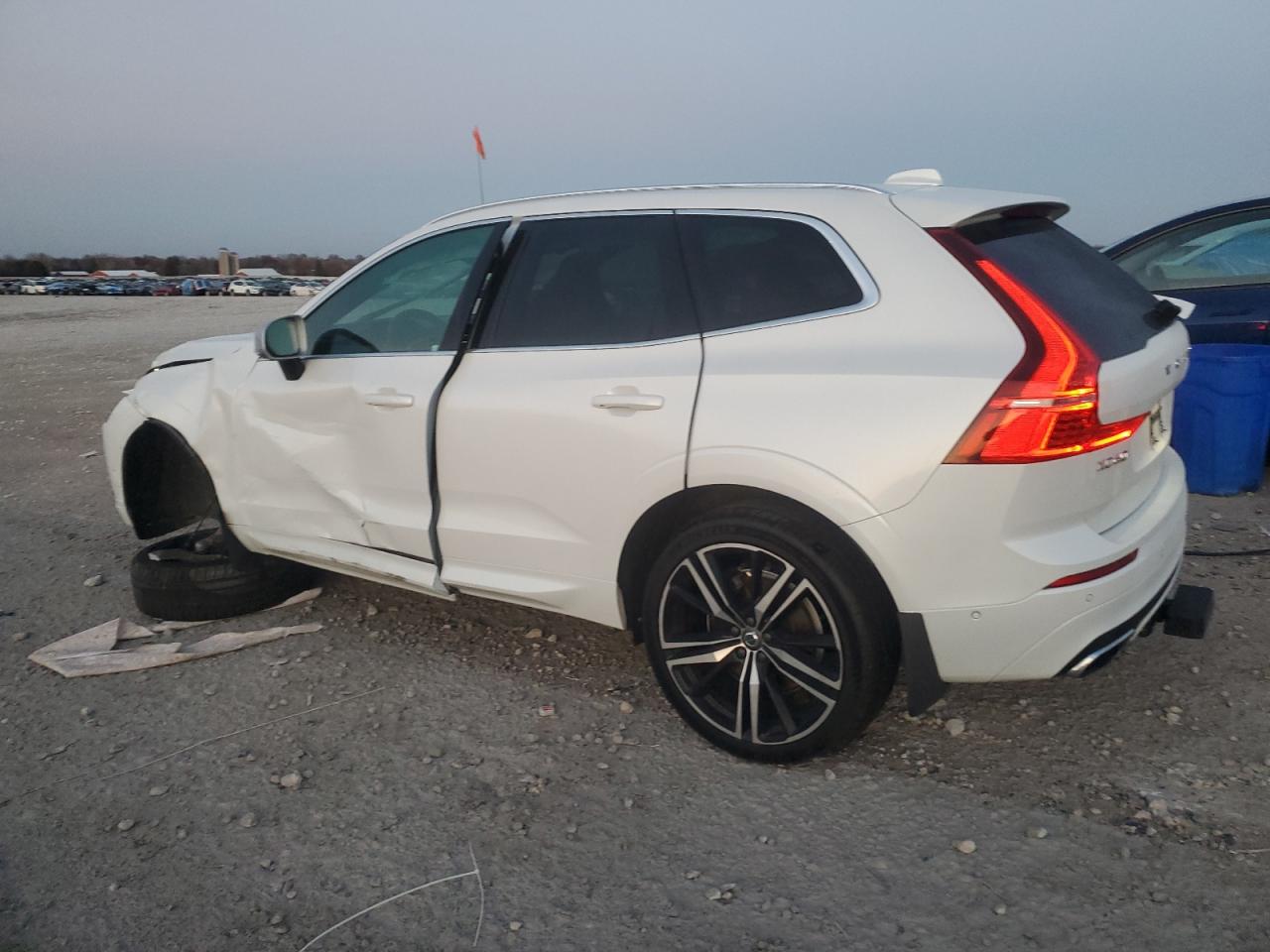 2019 VOLVO XC60 T6 R-DESIGN photo 2
