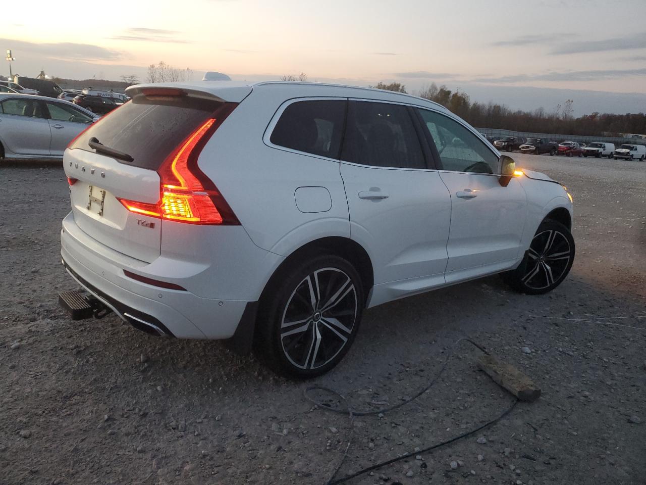 2019 VOLVO XC60 T6 R-DESIGN photo 3