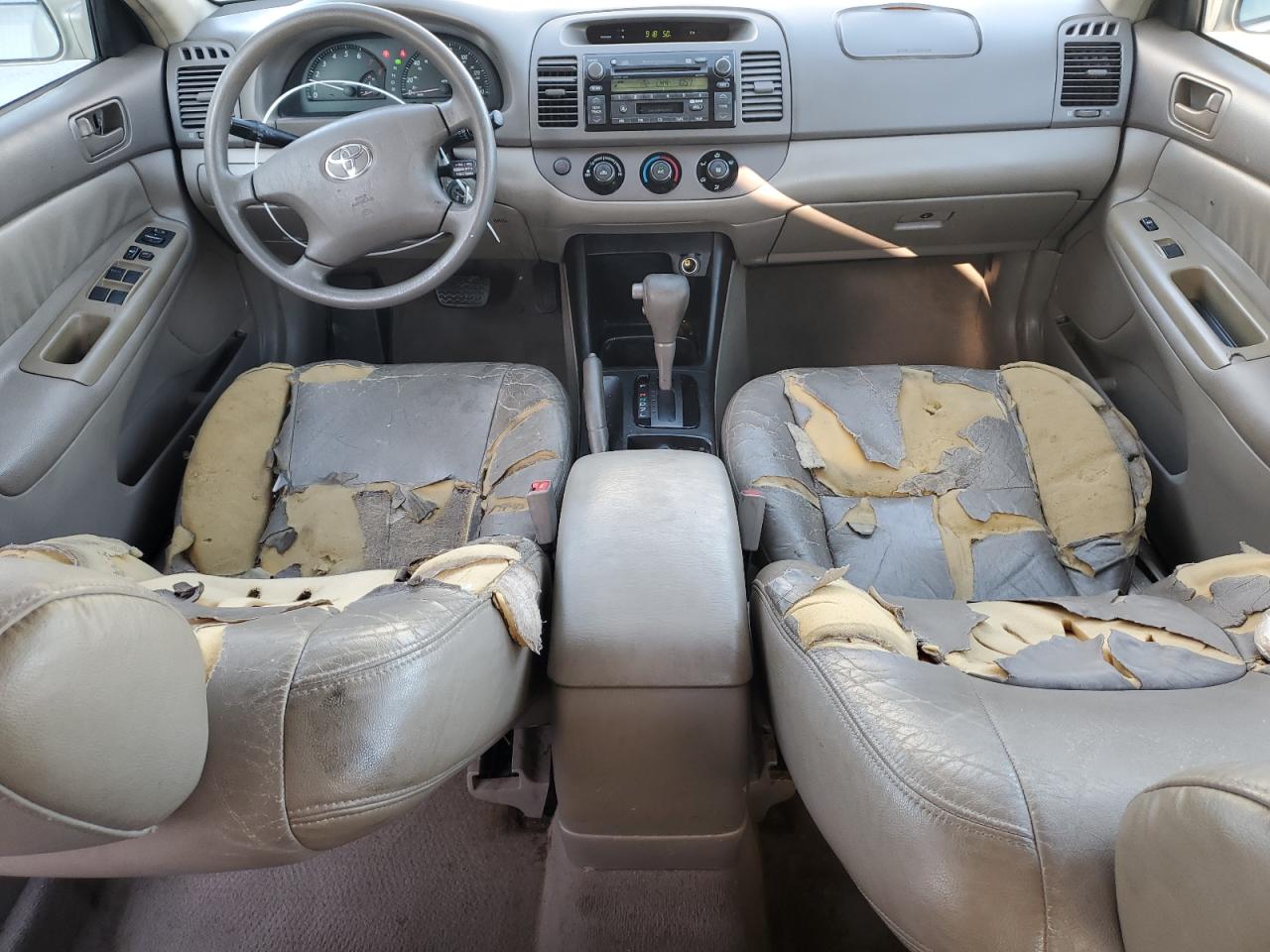 2002 TOYOTA CAMRY LE photo 8