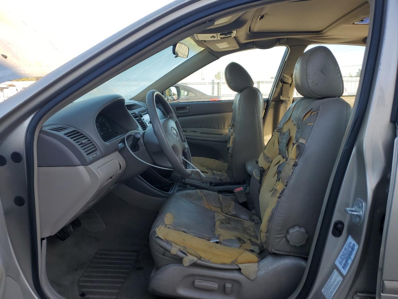 2002 TOYOTA CAMRY LE photo 7