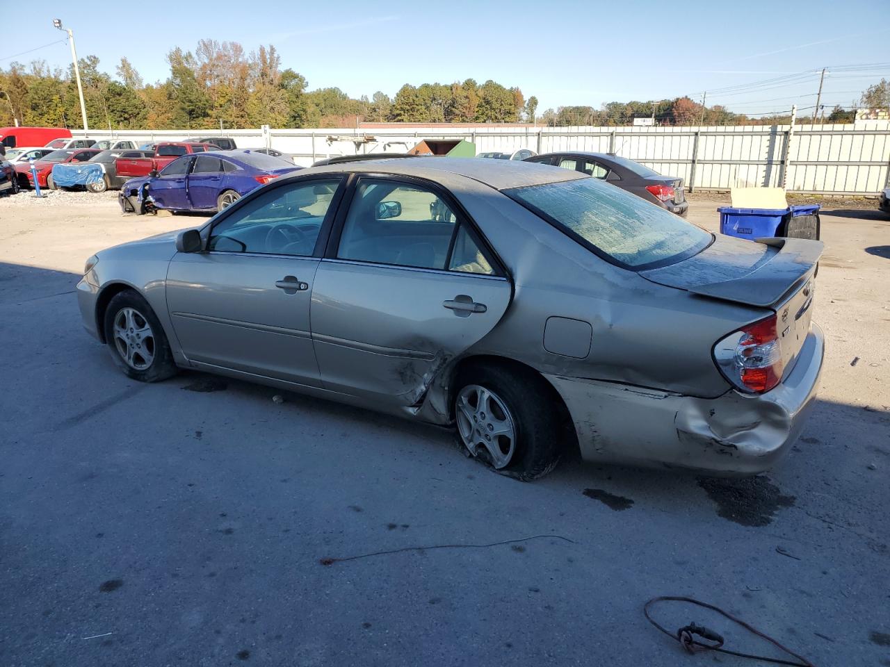 2002 TOYOTA CAMRY LE photo 2