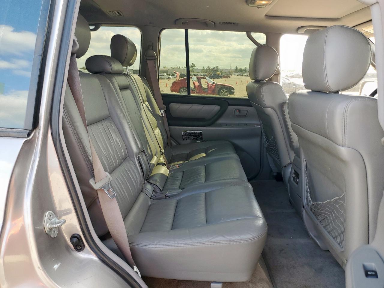 2003 TOYOTA LAND CRUISER photo 31