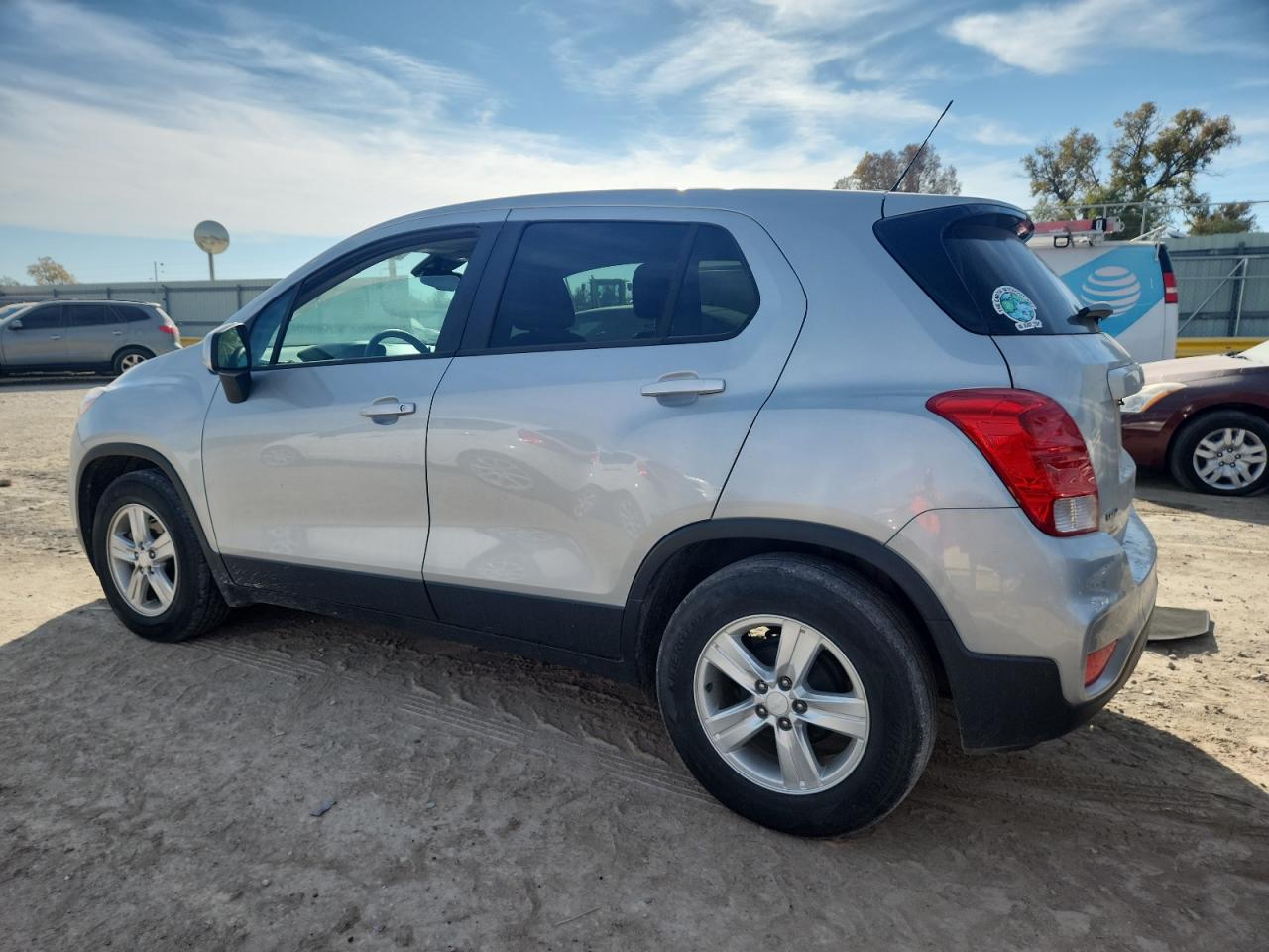 2020 CHEVROLET TRAX LS photo 2