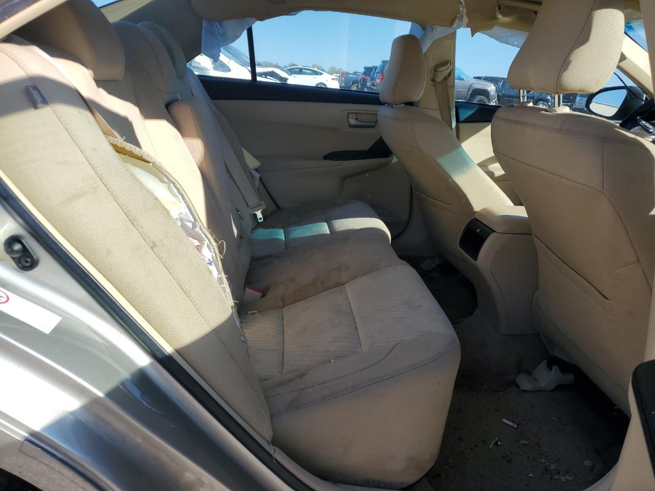 2016 TOYOTA CAMRY LE photo 19