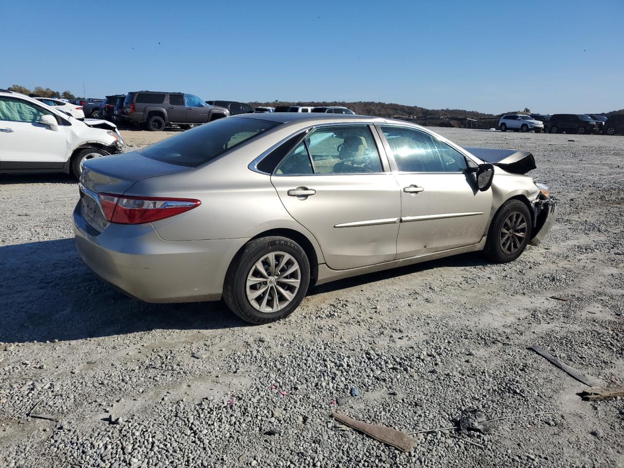 2016 TOYOTA CAMRY LE photo 5
