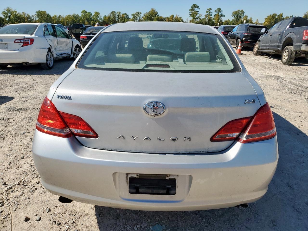 2006 TOYOTA AVALON photo 6
