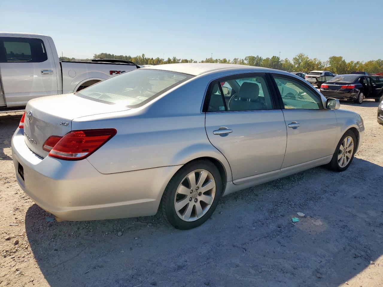 2006 TOYOTA AVALON photo 3