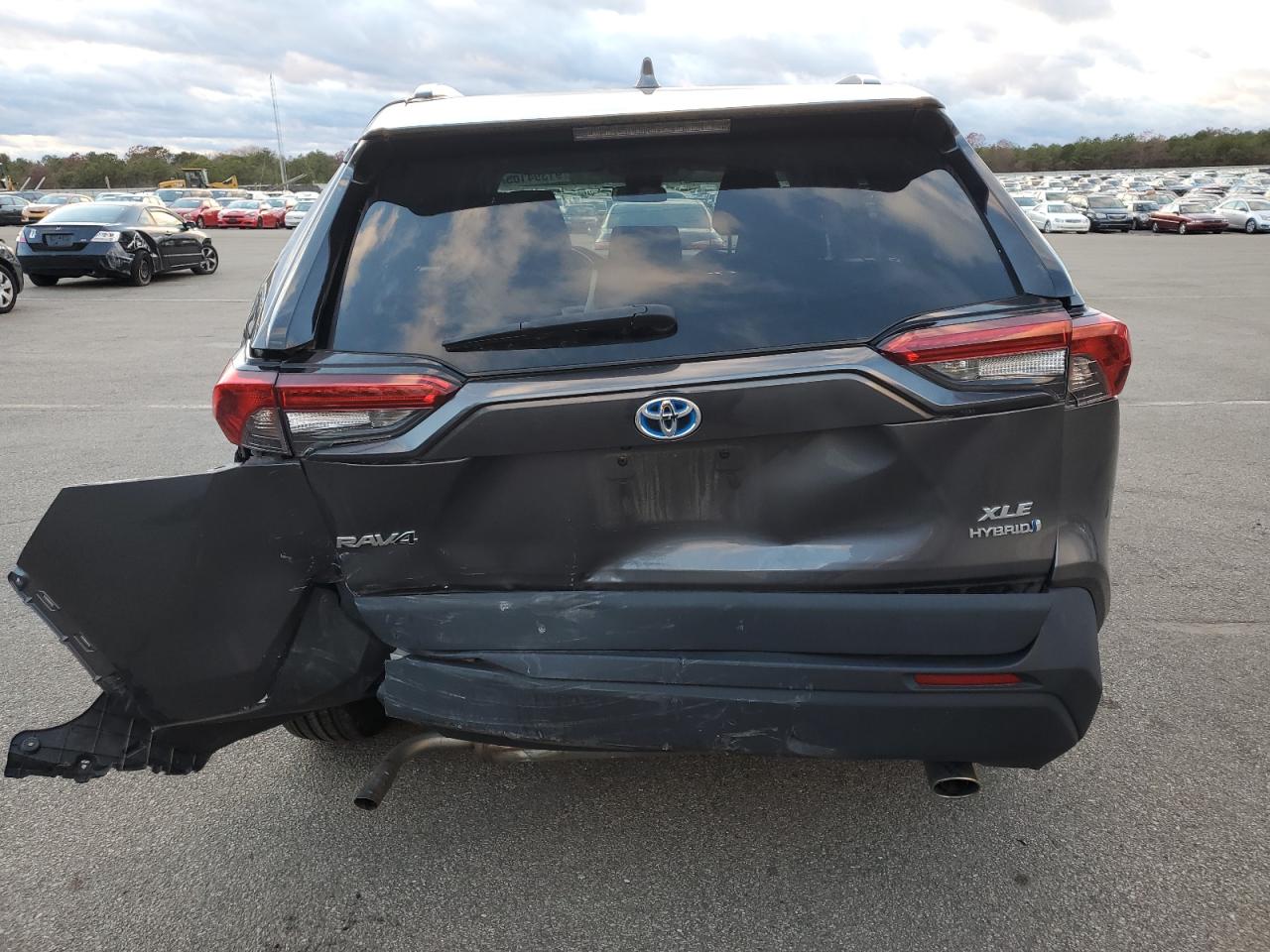 2022 TOYOTA RAV4 XLE photo 16