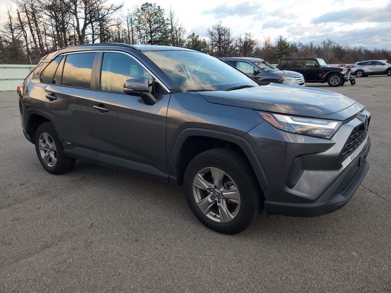 2022 TOYOTA RAV4 XLE photo 10
