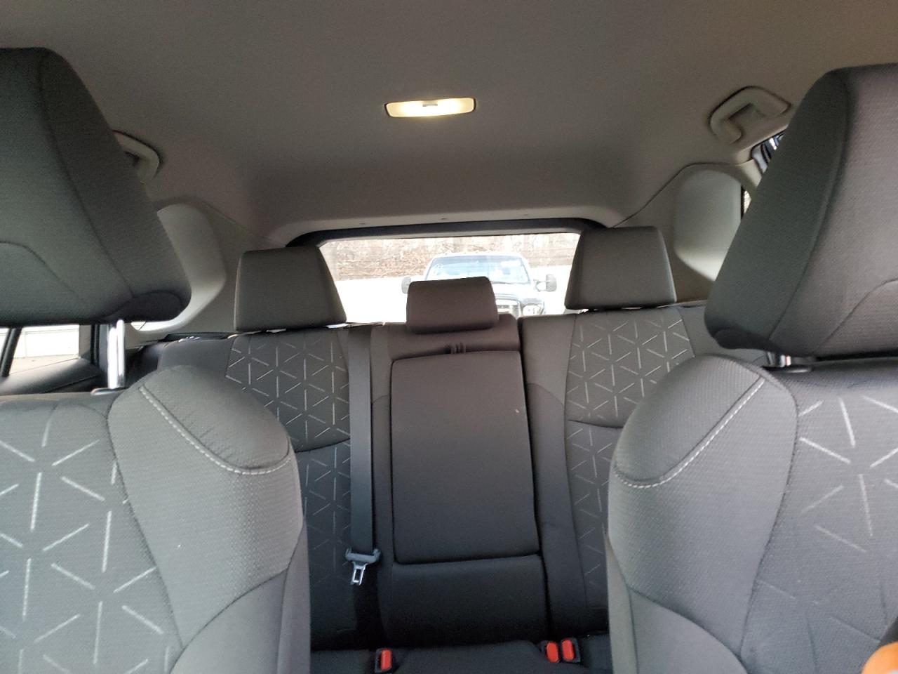 2022 TOYOTA RAV4 XLE photo 28