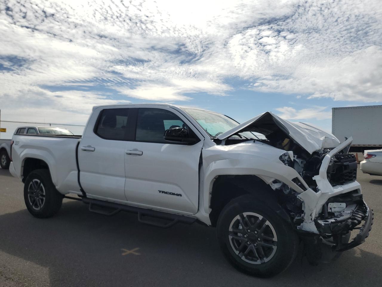 2025 TOYOTA TACOMA DOUBLE CAB photo 7