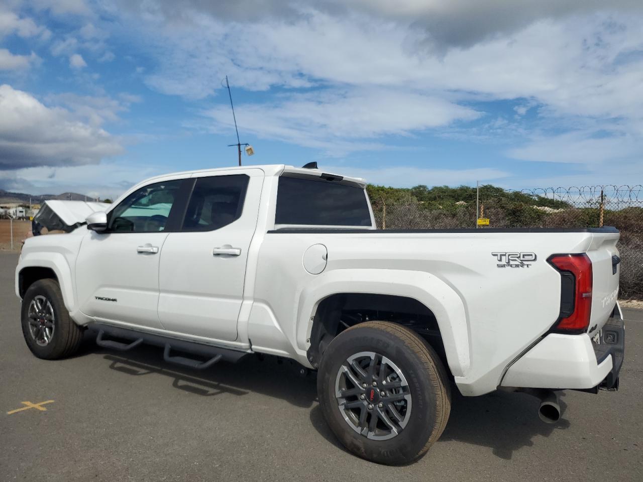 2025 TOYOTA TACOMA DOUBLE CAB photo 3