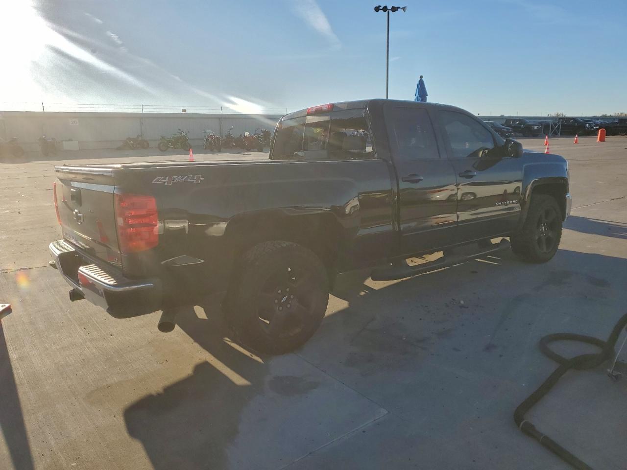 2016 CHEVROLET SILVERADO K1500 LT photo 3