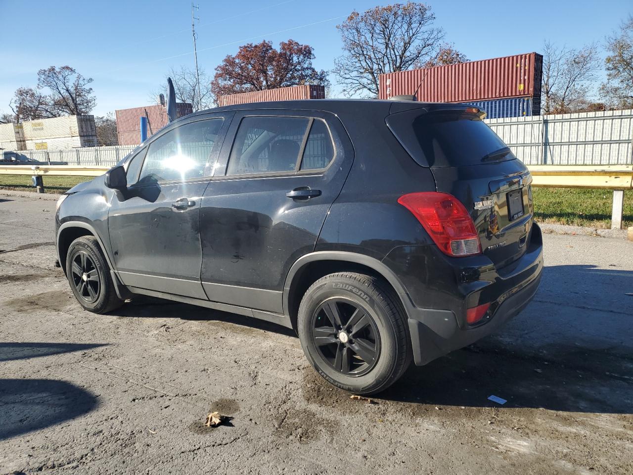 2018 CHEVROLET TRAX LS photo 3