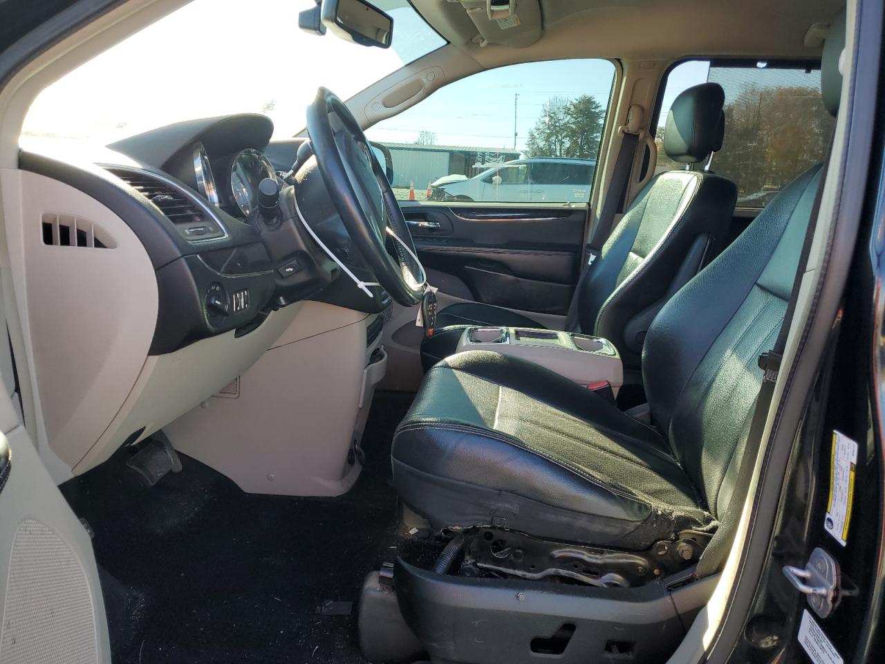 2013 CHRYSLER TOWN & COUNTRY TOURING L photo 7