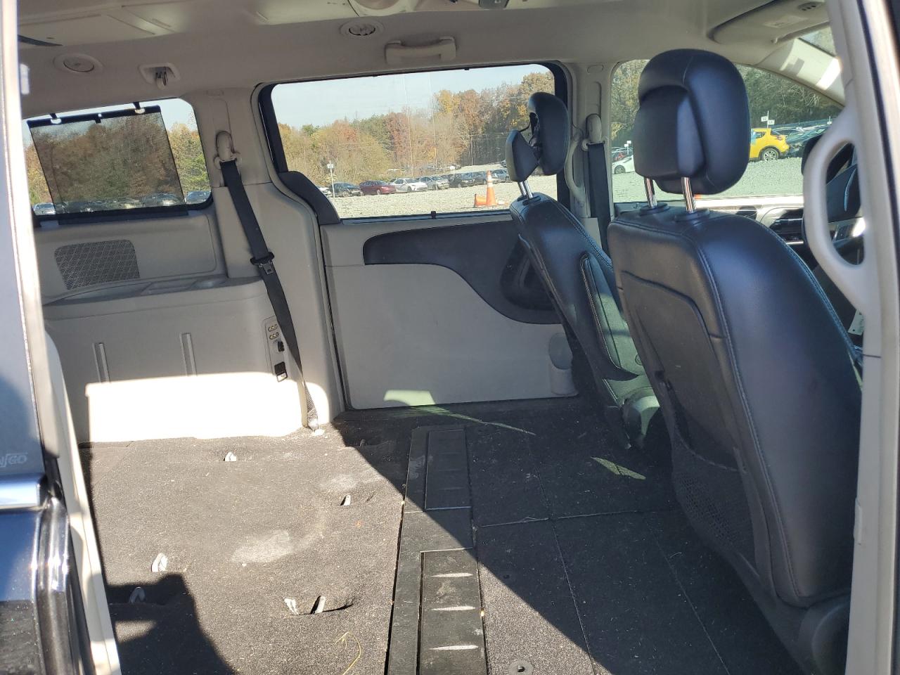 2013 CHRYSLER TOWN & COUNTRY TOURING L photo 11