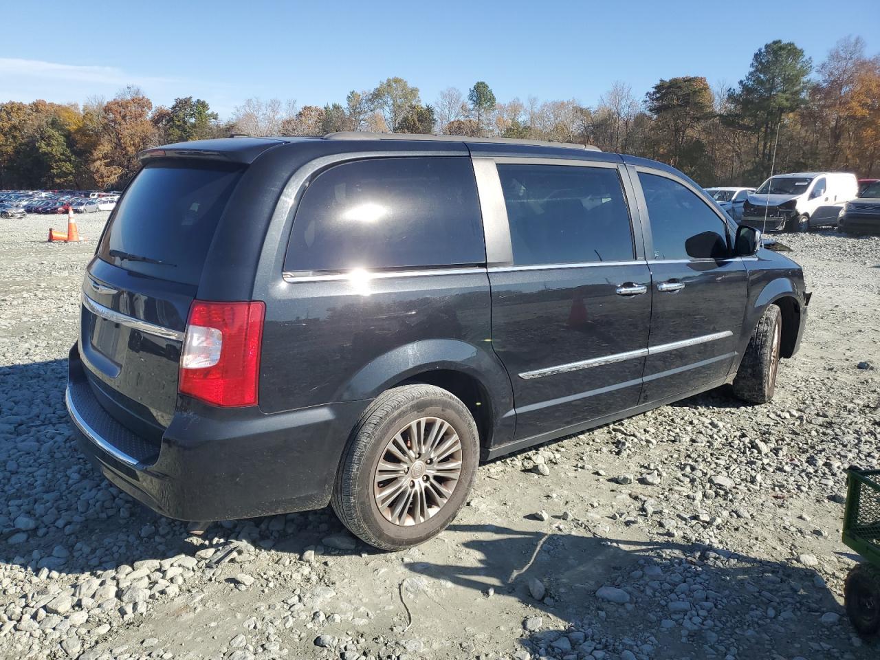 2013 CHRYSLER TOWN & COUNTRY TOURING L photo 3