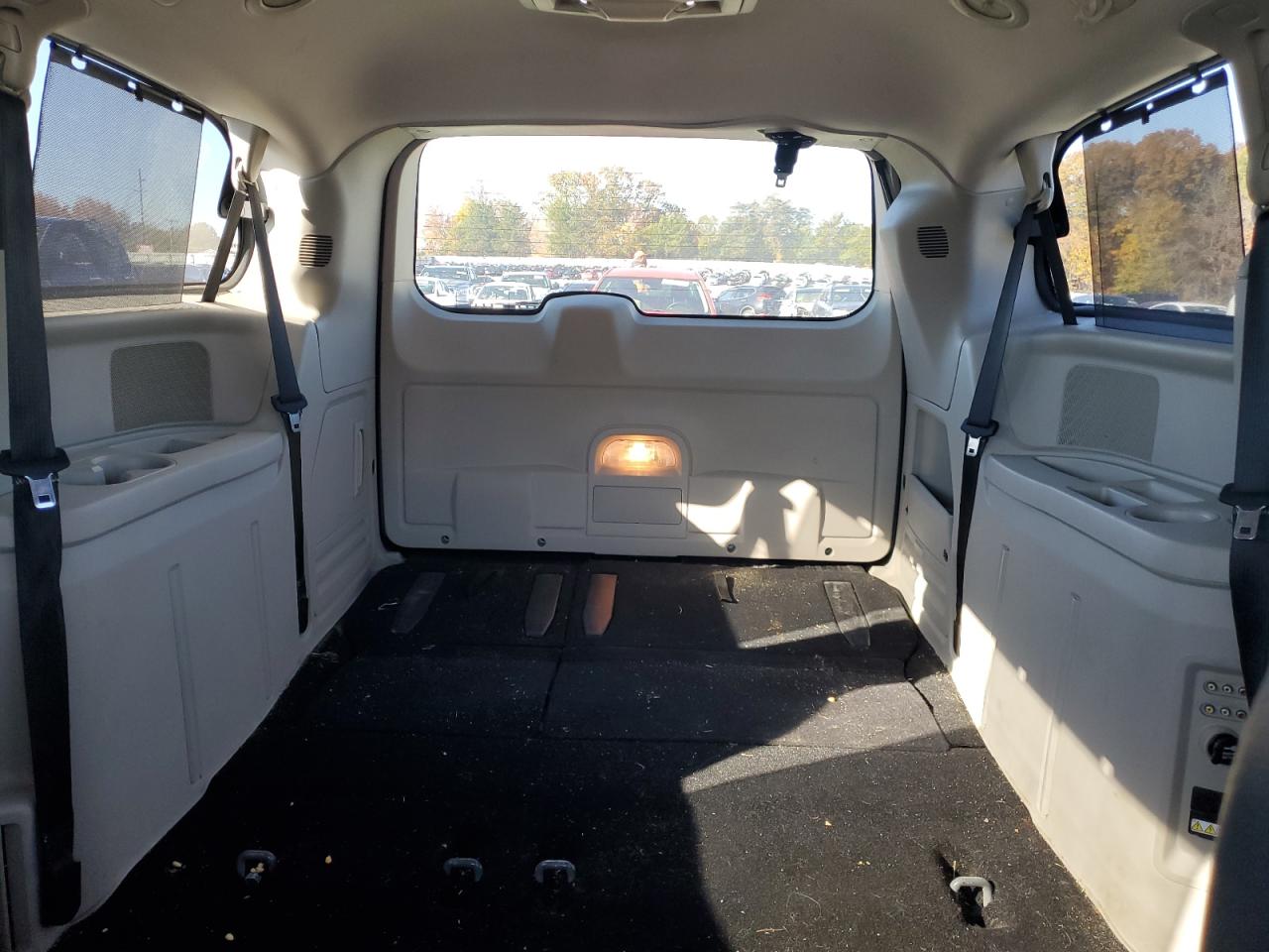 2013 CHRYSLER TOWN & COUNTRY TOURING L photo 10
