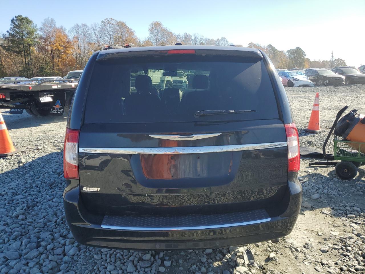 2013 CHRYSLER TOWN & COUNTRY TOURING L photo 6