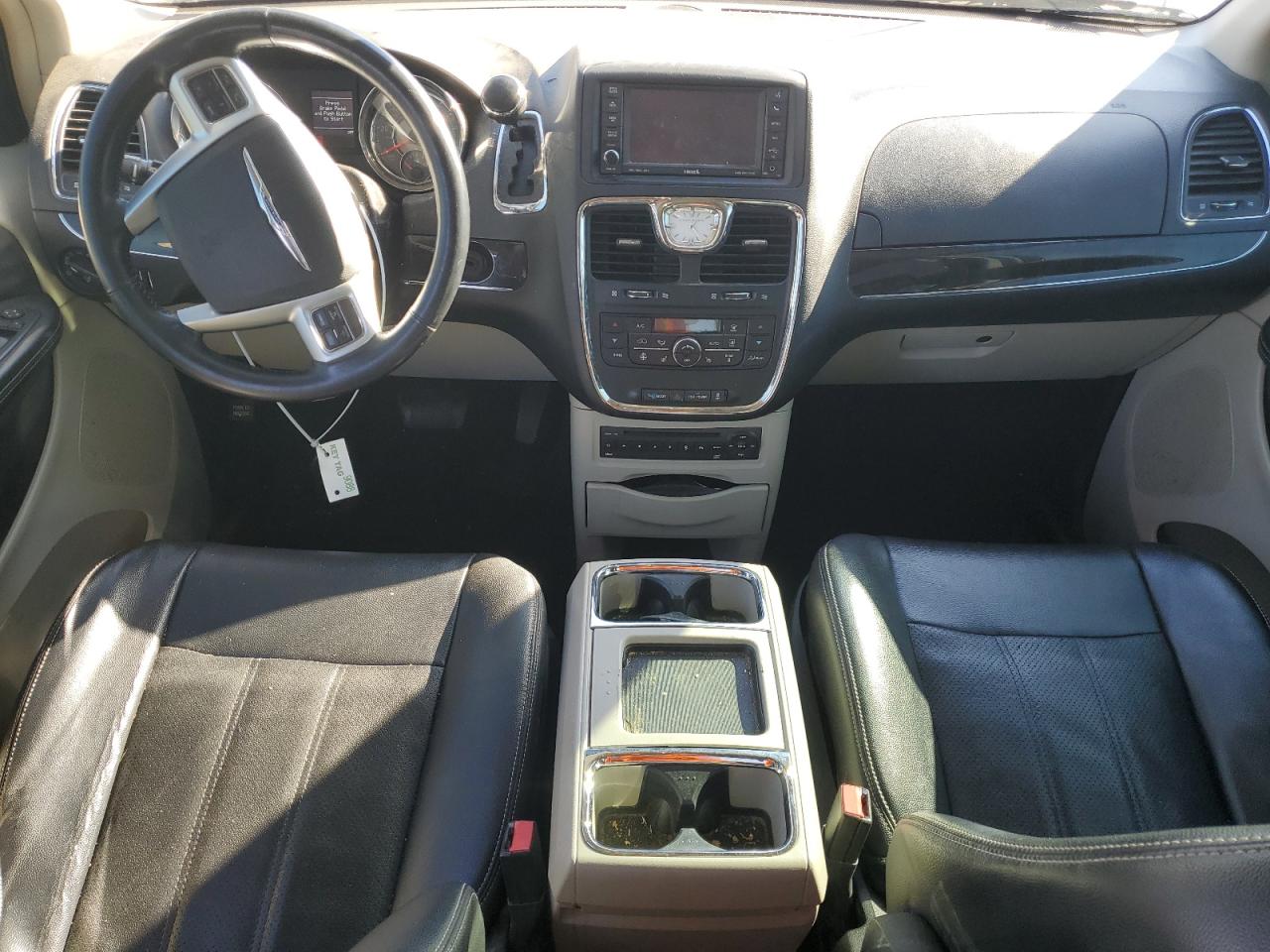 2013 CHRYSLER TOWN & COUNTRY TOURING L photo 8